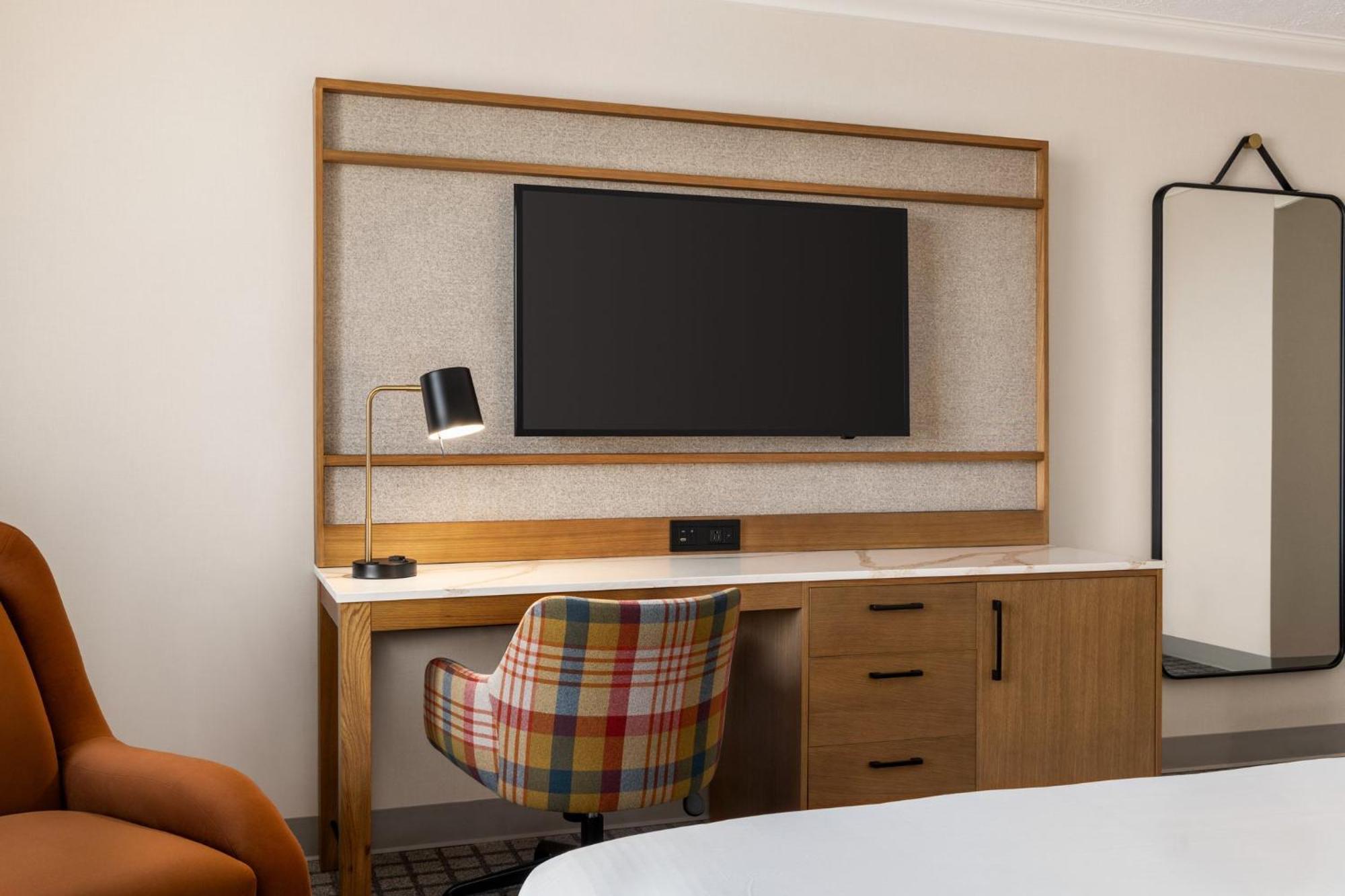 คราวน์ พลาซา หลุยส์วิลล์แอร์พอร์ต เคนทักกี เอ็กซ์โปเซ็นเตอร์ Hotel ภายนอก รูปภาพ