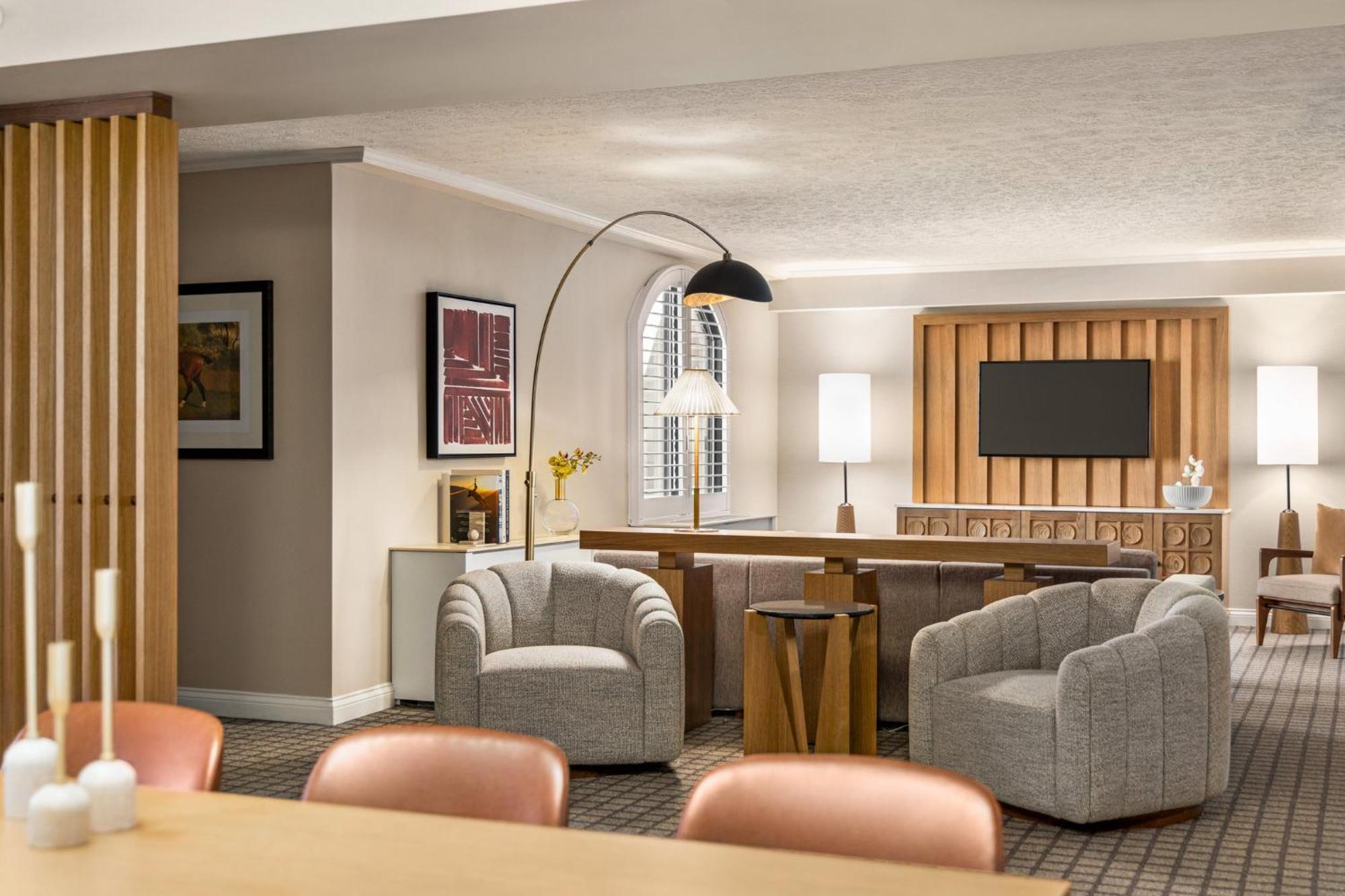 คราวน์ พลาซา หลุยส์วิลล์แอร์พอร์ต เคนทักกี เอ็กซ์โปเซ็นเตอร์ Hotel ภายนอก รูปภาพ