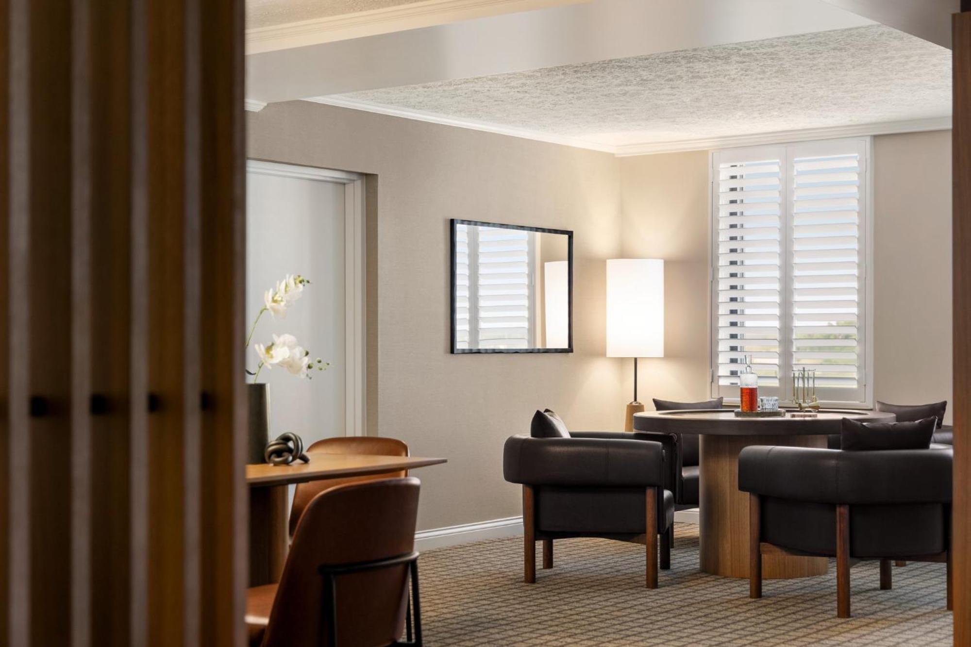 คราวน์ พลาซา หลุยส์วิลล์แอร์พอร์ต เคนทักกี เอ็กซ์โปเซ็นเตอร์ Hotel ภายนอก รูปภาพ